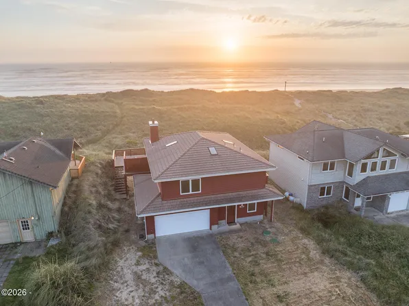 910 NW Oceania Dr, Waldport, OR 97394