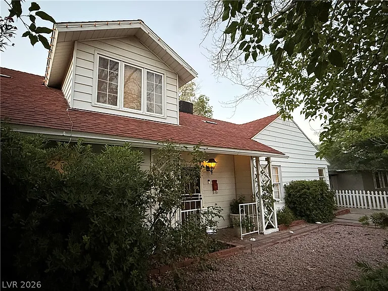 1037 Bracken Ave — Photo 5
