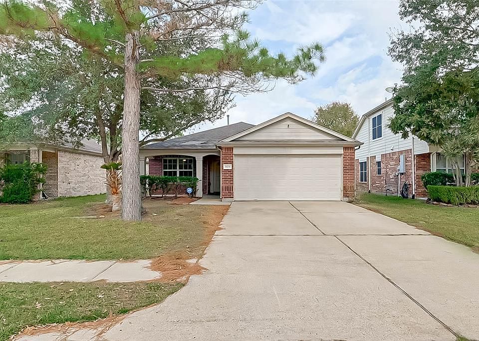 1st image of 16514 Aberdeen Green Dr