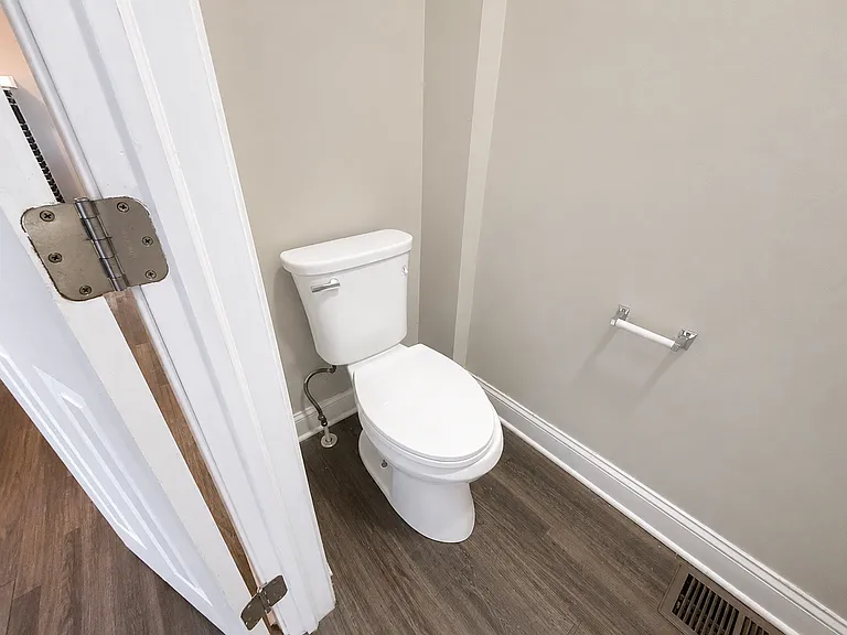 2525 W Cold Spring Ln — Photo 8