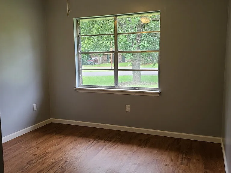 410 Gleason Ct — Photo 8