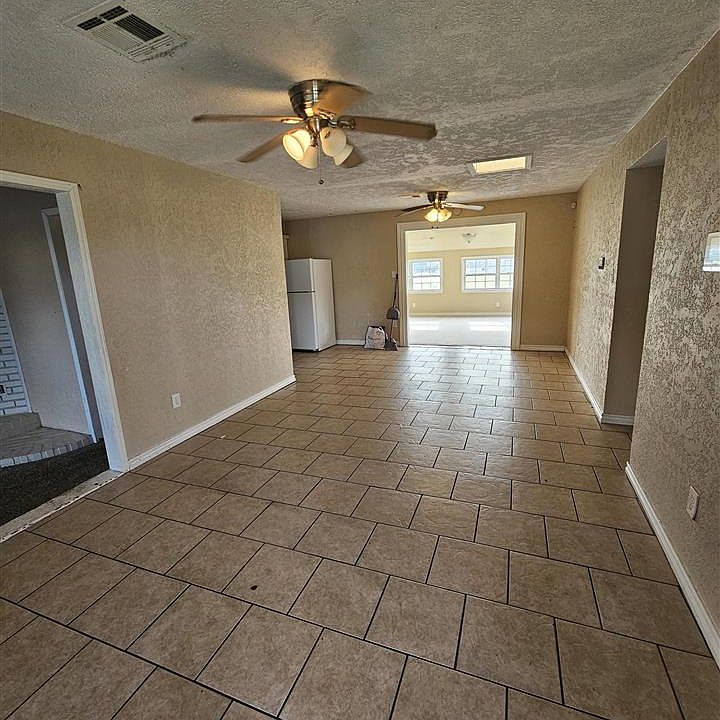 1st image of 3003 NE Pioneer Blvd