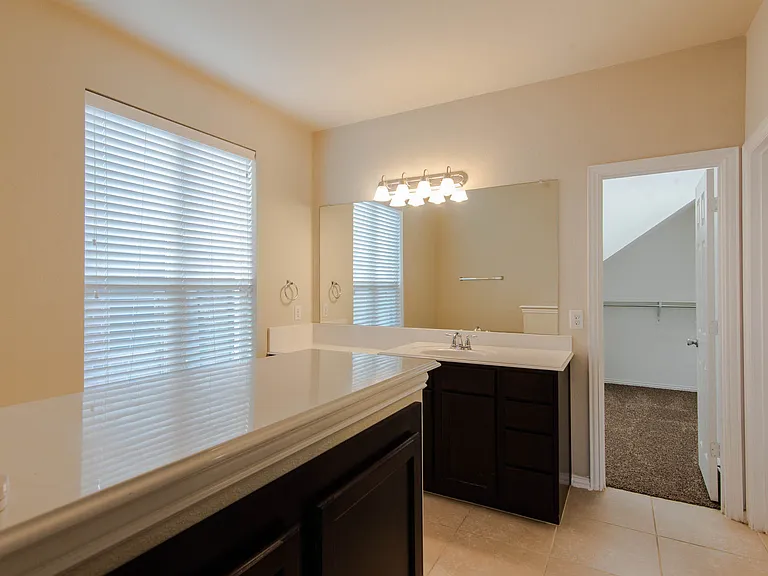Cockatiel Dr — Photo 14