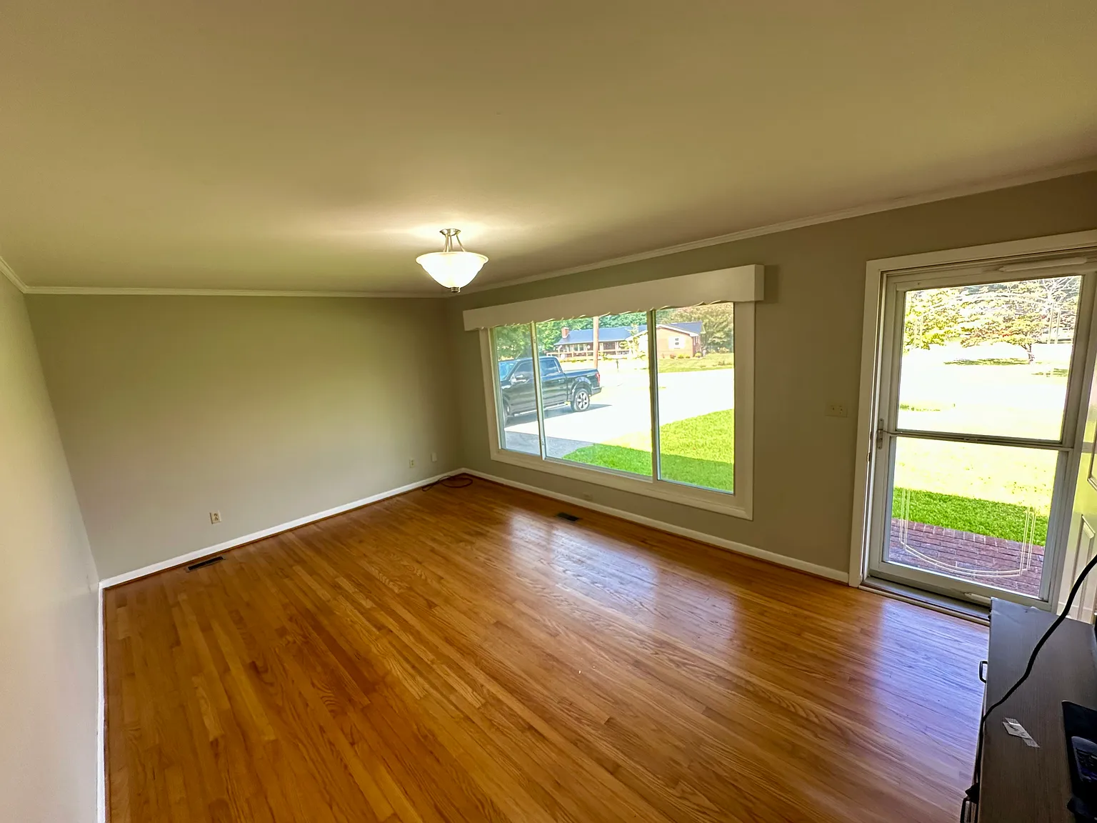3 bed, 1.5 bath, 1175 sqft, $1,775 — Photo 3