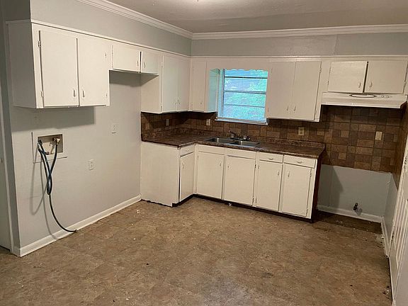 2nd image of 4145 Ester St