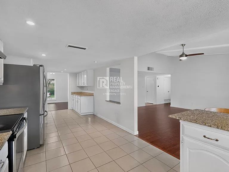 4548 Newcombe Dr — Photo 16