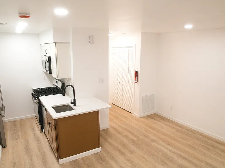 112 Longfield Ct — Photo 12