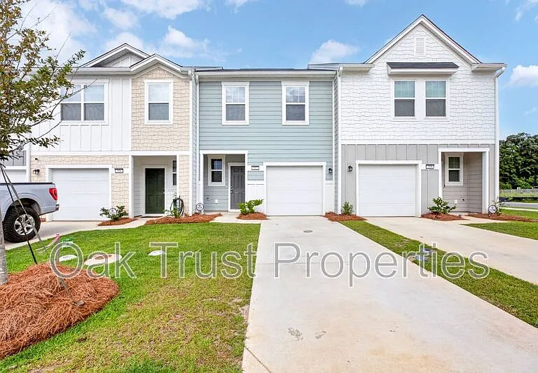 502 Townsford Ln — Photo 2