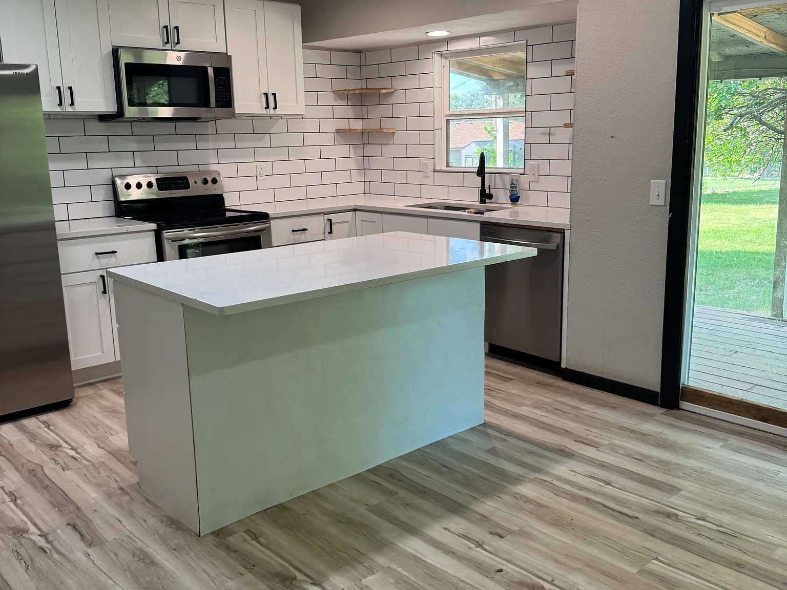 5 bed, 3500 sqft, $2,200 — Photo 2