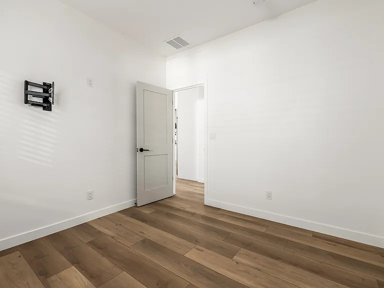 938 E Coronado Rd — Photo 41