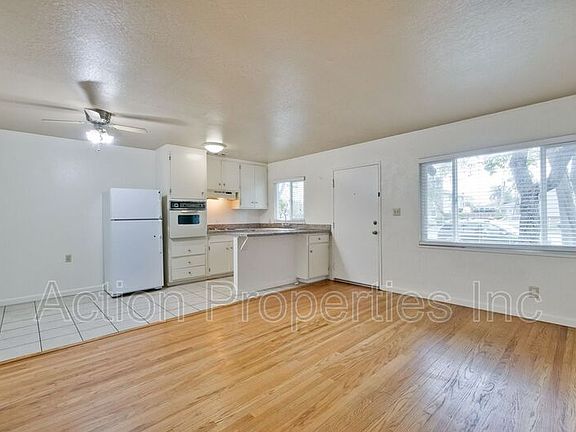 2nd image of 1101 W Hamilton Ave APT 2