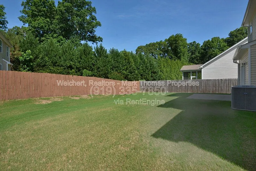 5 bed, 2.5 bath, 2050 sqft, $2,300 — Photo 2