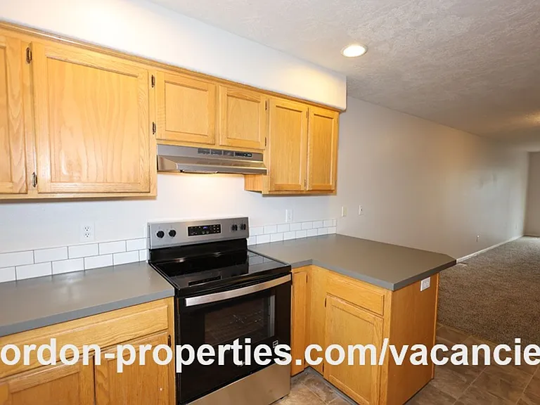 16913 NE Halsey St — Photo 24