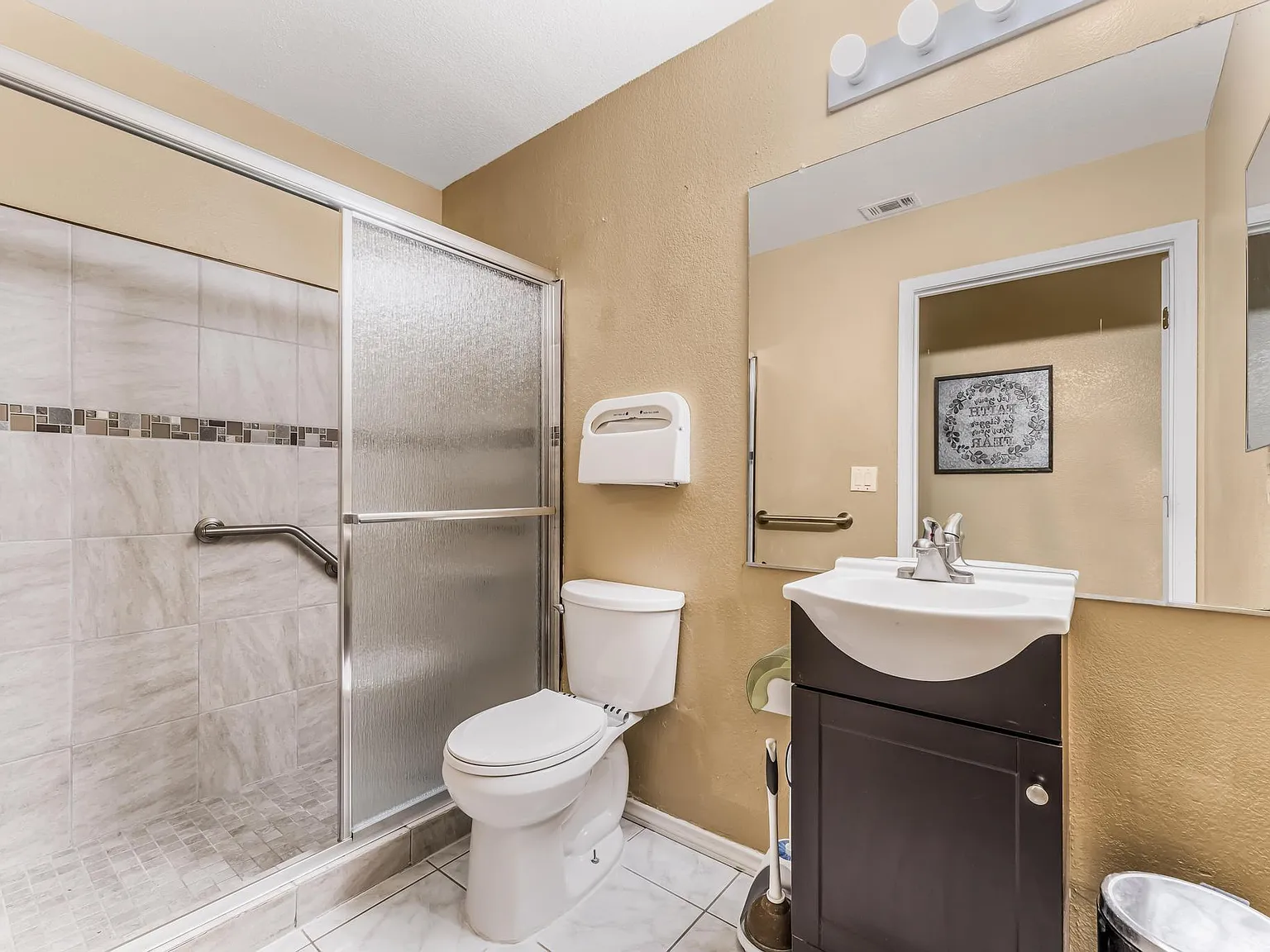 4 bed, 3.0 bath, 2656 sqft, $1,105 — Photo 3