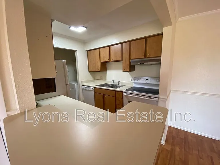 2855 Winkler Ave #124 — Photo 20