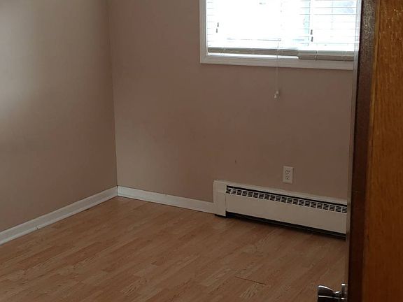 3rd image of 122 Flintridge Dr