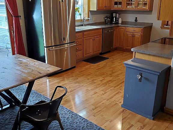 3rd image of 1503 Sunnyside Dr