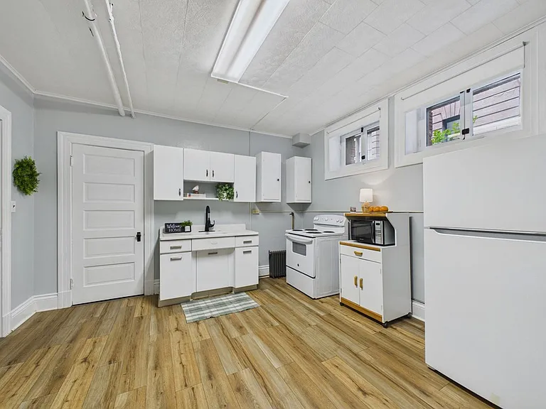 902 S Main St — Photo 6