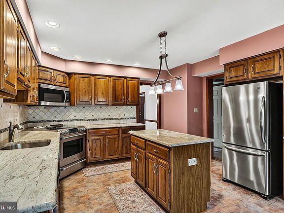 4th image of 581 McKendimen Rd