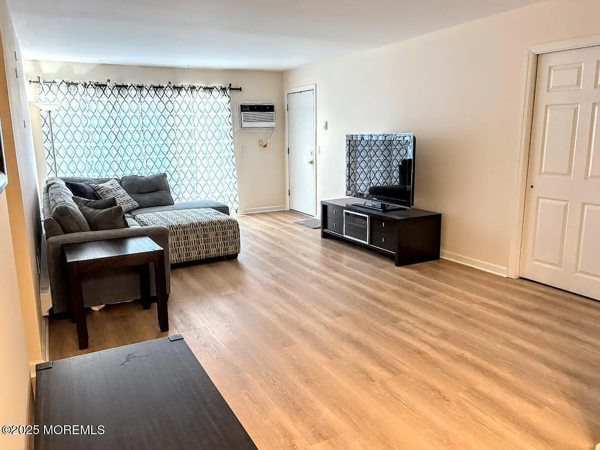 1 bed, 1.0 bath, 864 sqft, $2,200 — Photo 4