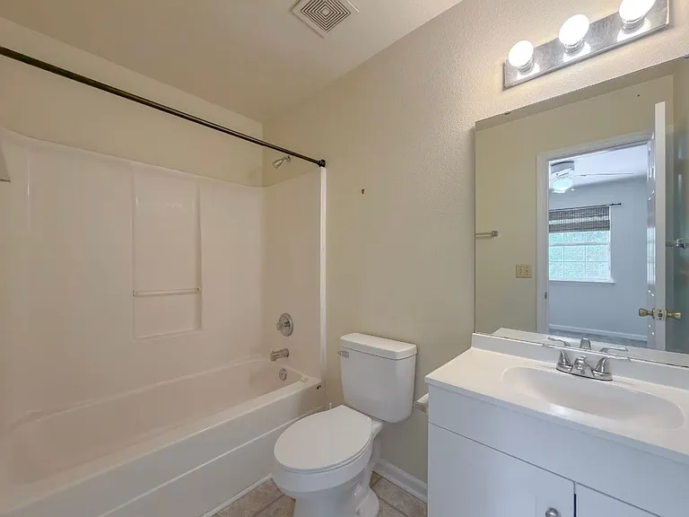 836B W Georgia St — Photo 21
