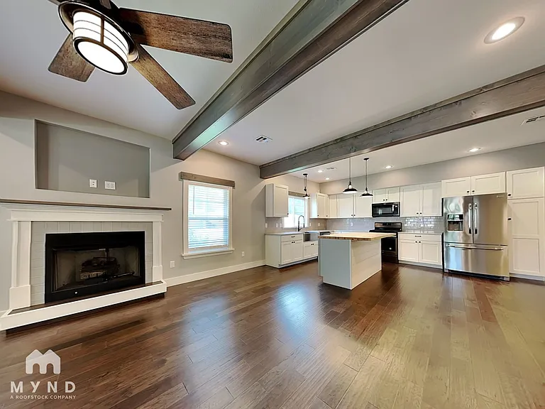 405 S Carl St — Photo 2