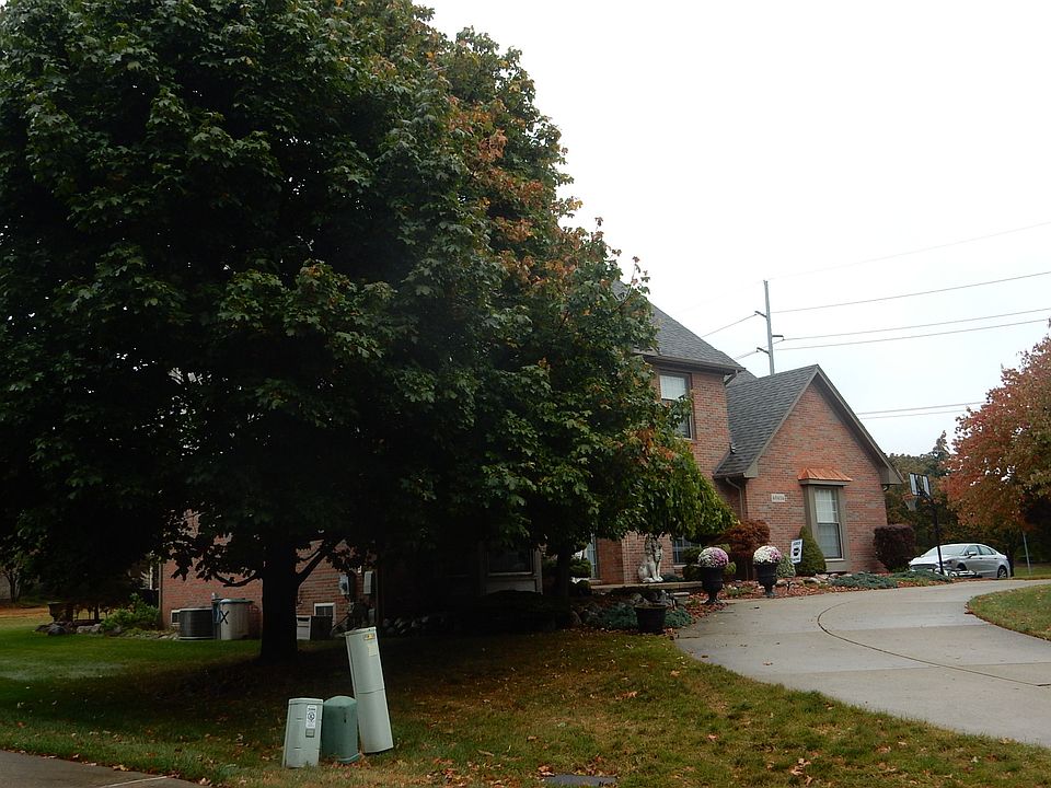 2nd image of 40414 Coachwood Cir