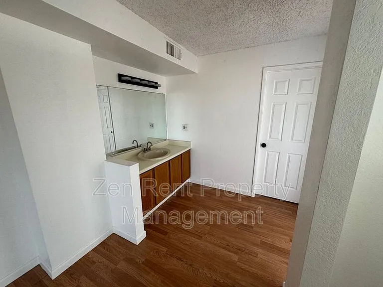 940 N Sonora St — Photo 10