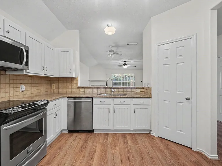15403 Court Green Trl — Photo 8