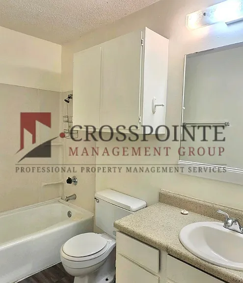 115 Queens Ct — Photo 17