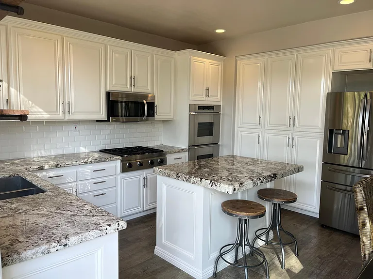 1915 Oxford Ct — Photo 10