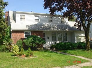 25 Camp Rd, Massapequa, NY 11758