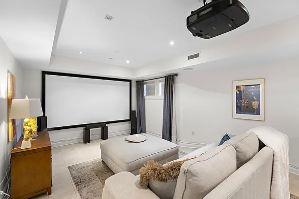 Sold by Christie's International Real Estate Group | media 11