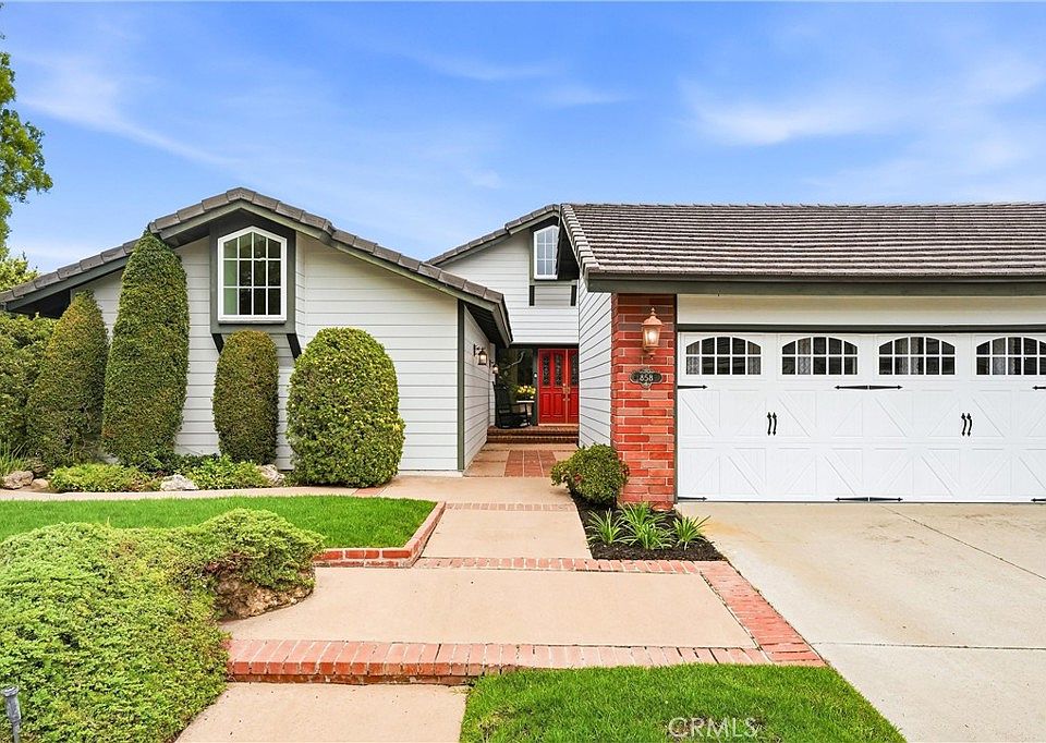 1st image of 858 S Bluebird Cir