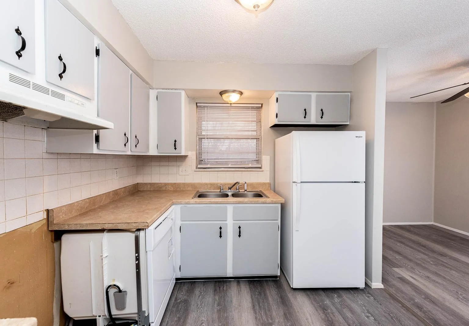 2 bed, $895 — Photo 4