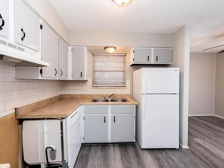 19 Regency Ct #19 — Photo 4