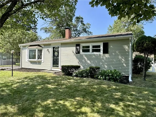 17 Rondeau Rd, Bellingham, MA 02019