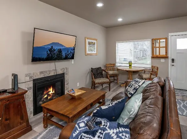 1011 SE 5th St, Bend, OR 97702