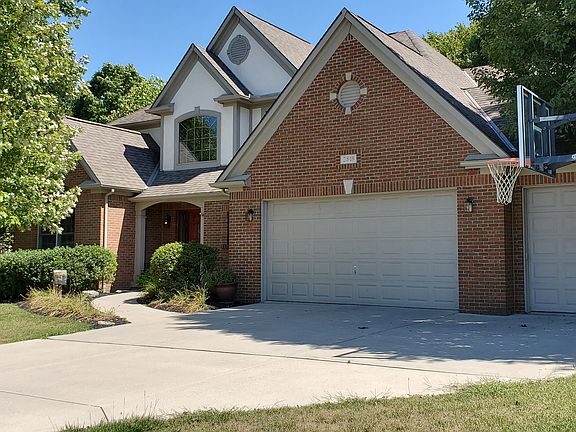 2nd image of 2818 Sandhurst Dr
