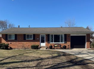 39457 Kingsbury Dr, Sterling Heights, MI