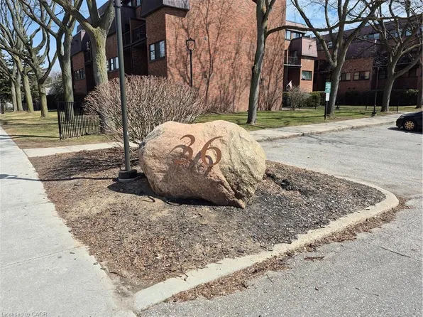 36 Hayhurst Rd #334, Brantford, ON N3R 6Y9