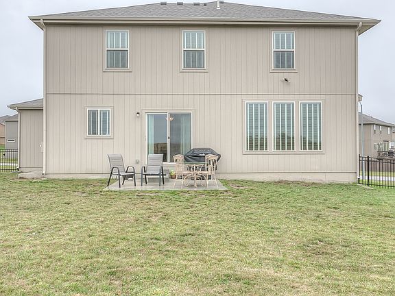 4th image of 28013 E Howard Dr
