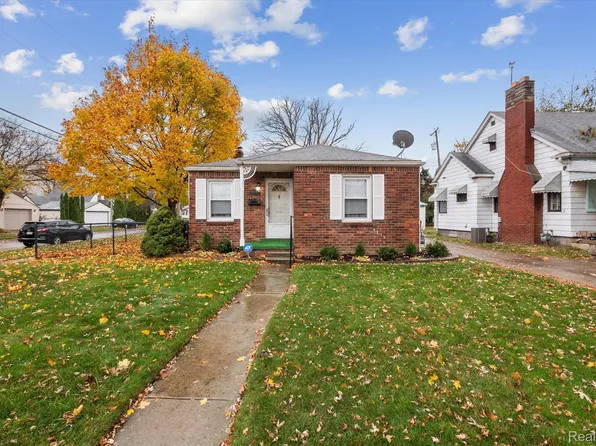 19774 Washtenaw St, Harper Woods, MI 48225