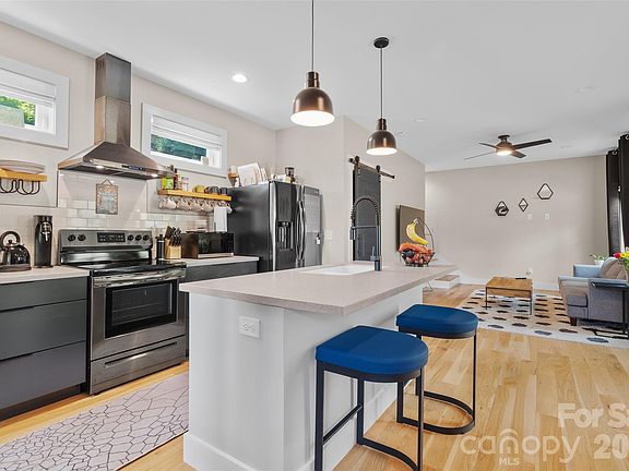 5th image of 109 Thurland Ave