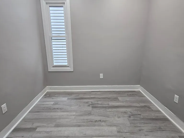 125-127 Redwood Ave #1B — Photo 7