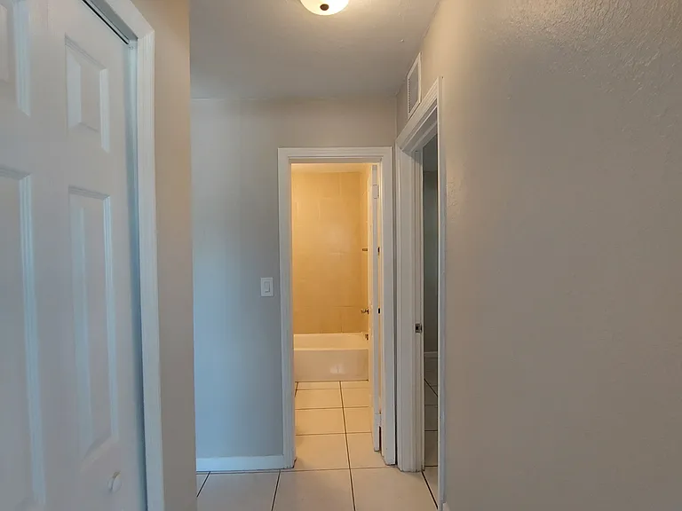 722 W Cleveland Ln — Photo 19