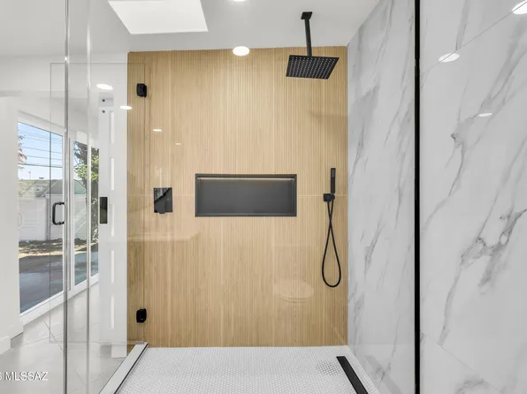 6917 E Calle Bellatrix, Tucson, AZ 85710