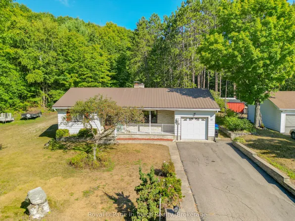 22 Glendale Rd, Tiny, ON L9M 0C2