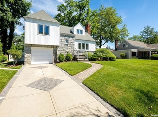 26 Milburn Ct, Freeport, NY 11520