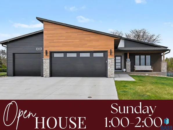 1001 S Moonlight Cir, Brandon, SD 57005